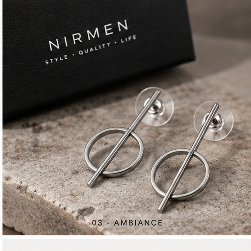 Boucles d’oreilles cercle et barre argentées NIRMEN – mise en scène
