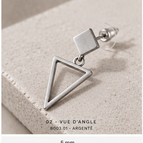 Boucle d’oreille carré et triangle argentée – vue de détail