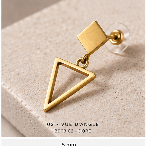 Boucle d’oreille carré et triangle dorée – vue de détail