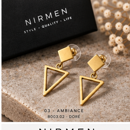 Boucles d’oreilles géométriques dorées NIRMEN – mise en scène